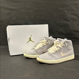 Women's Air Jordan 1 in Atmosphere Grey/ Pale Ivory